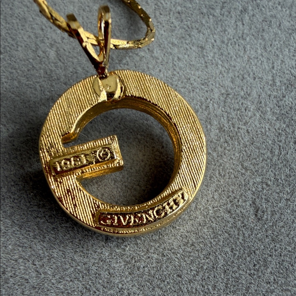 Givenchy Gold Crystal 'G' Pendant Necklace - Picture 5 of 9